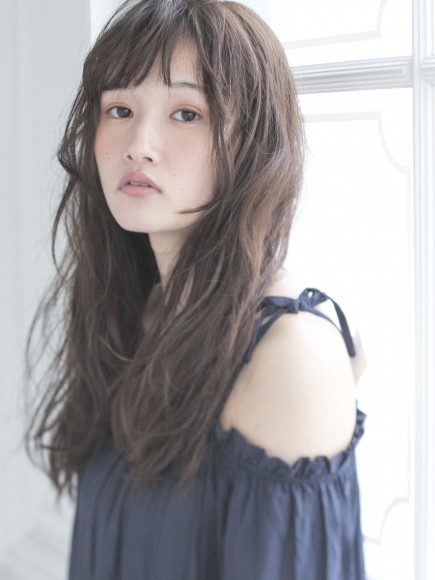 イノセントなロングでピュアな魅力を演出