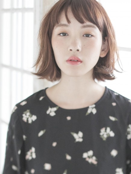 計算された柔らかさのアンニュイストレート