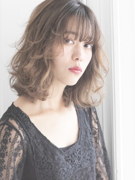 大人かわいいやわらかミディ